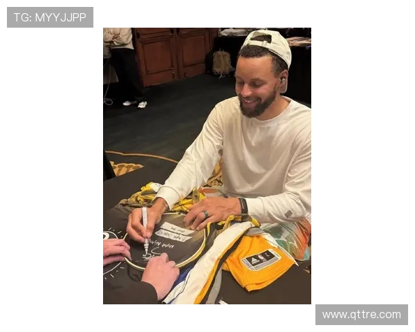 艾弗森更新社媒晒库里圣诞大战赛前穿其签名球鞋入场引发全网热议